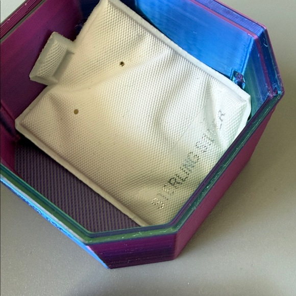 Sterling Silver Stud Earrings in 3D printed Box - Picture 4 of 5